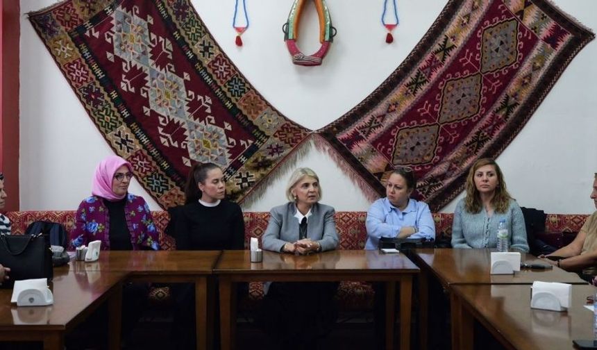 Ebru Keyvan ETİMGEM ve ETİSEM Öğretmenleriyle Toplantıda Buluştu