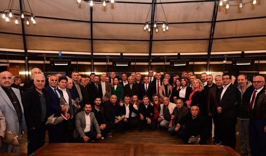 Mamak Belediye Başkanı Muhtarlarla Akşam Yemeğinde Bir Araya Geldi