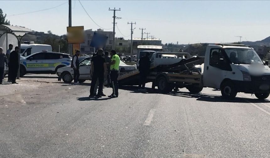 Mardin’de İki Araç Birbirine Girdi: 4 Kişi Yaralandı