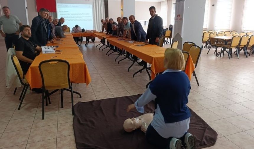 Nallıhan'da Muhtarlara Temel İlk Yardım Eğitimi