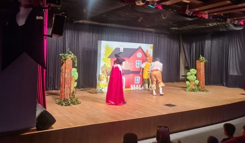 Sincan’da ‘Bir Sevgi Masalı’ Tiyatro Oyunu Çocuklarla Buluştu