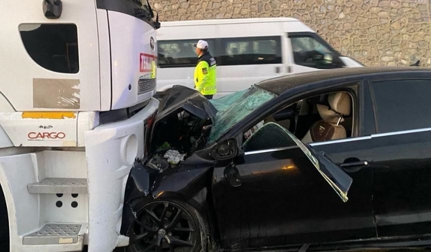 Van’da Şerit İhlali Kazaya Yol Açtı: 2 Ölü, 3’ü Çocuk 4 Yaralı