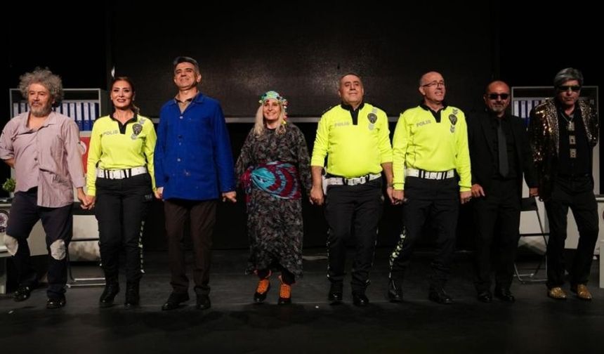 Etimesgut Emekli Tiyatrosu’nda Yeni Sezon: ‘Söz mü?’ Oyunu Sahnelendi