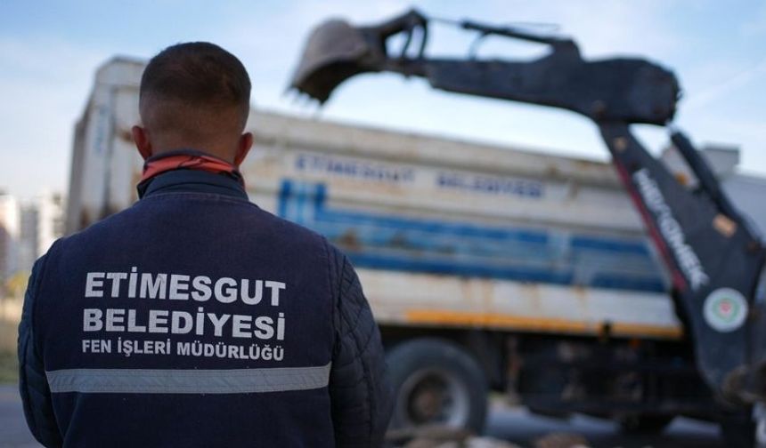 Etimesgut’ta Asfalt Bakım ve Onarım Çalışmaları Sürüyor