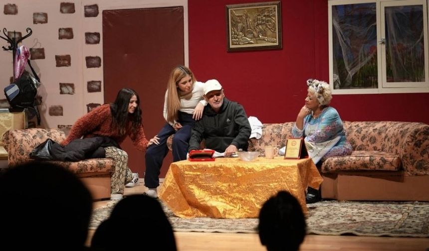 Keçiören’de ‘Babam Geri Döndü’ Tiyatro Oyunu Seyirciyle Buluştu