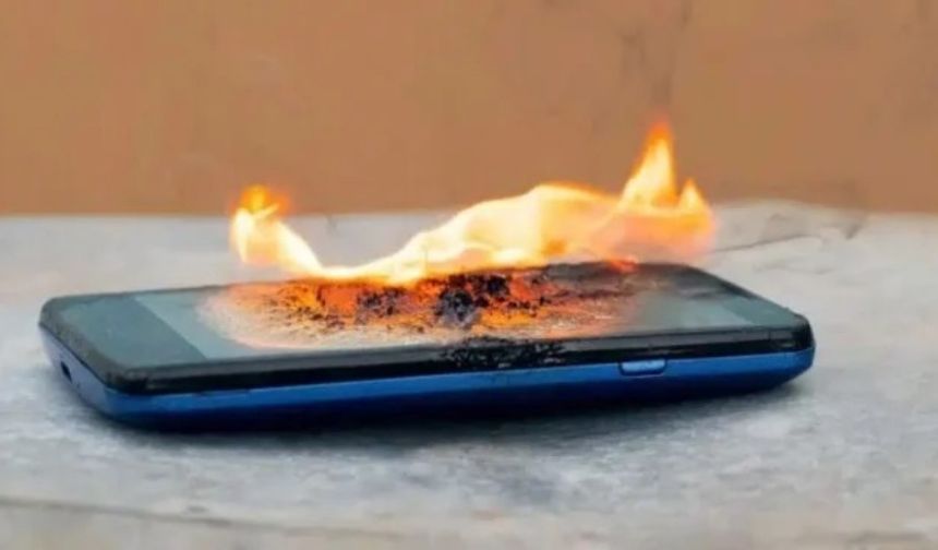 Cep Telefonu Bataryaları Neden Patlar?