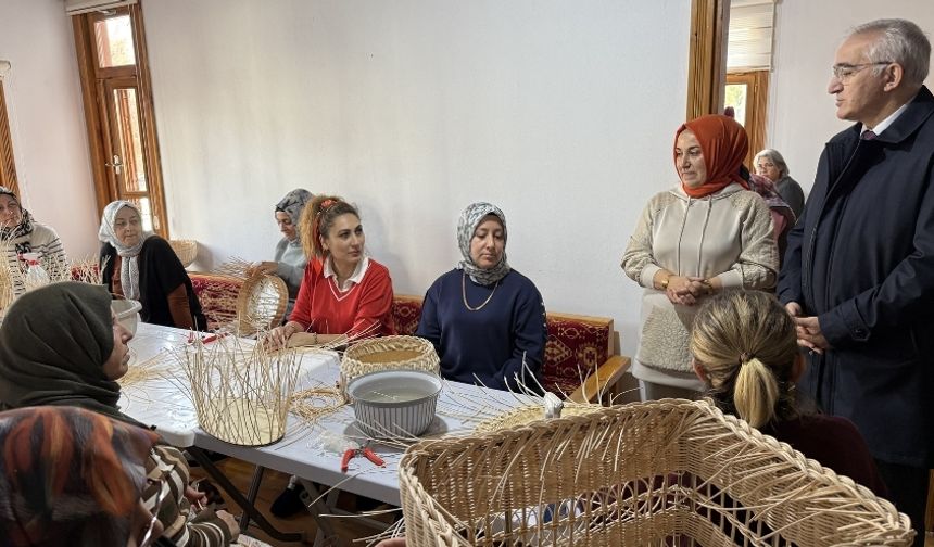 Çubuk Kaymakamı Bakır’dan 'Kadın El İşleri Atölyesi'ne Ziyaret