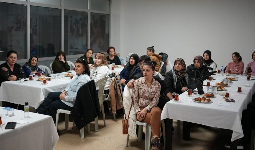 Ebru Keyvan İstasyon Mahallesi’ndeki Kadınlarla Toplantıda Buluştu