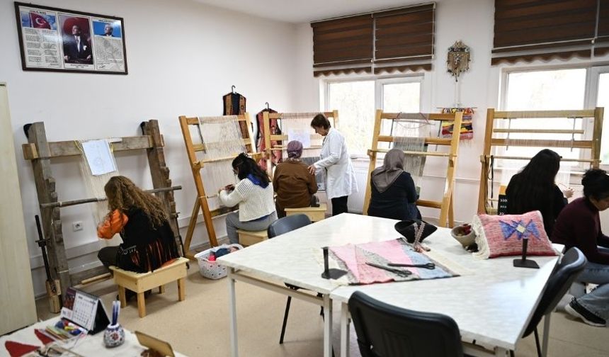 Mamak’ta Geleneksel Kilim Sanatı Kurslarla Canlanıyor