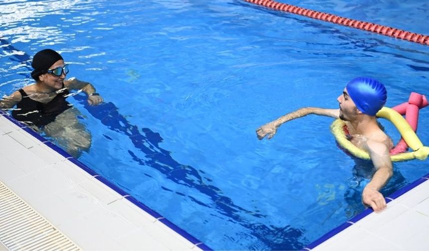 Mamak’ta Özel Bireylere Yönelik Yüzme Eğitimleri Sürüyor