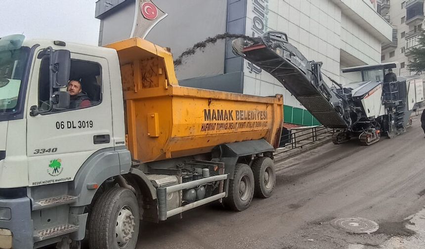Mamak’ta Kışa Hazırlık: Riskli Yokuşlarda Trimer Mesaisi