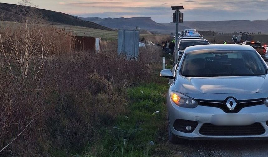 Polatlı’da Otomobil ile Tır Çarpıştı: Doktor Öldü, 2’si Çocuk 5 Yaralı