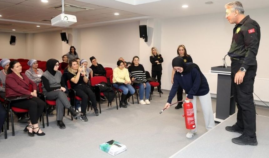 Yenimahalle’de Kız Yurdu Öğrencilerine Afet ve İlk Yardım Eğitimi