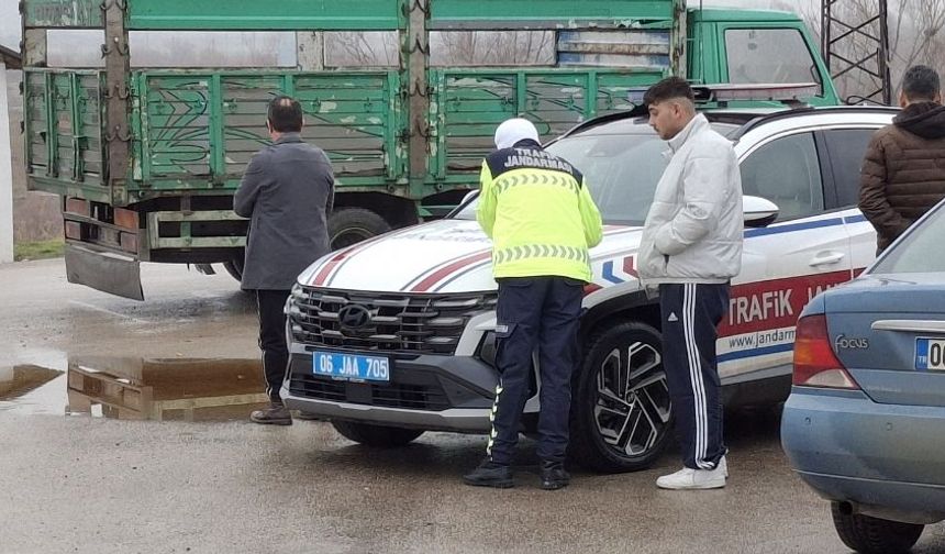 Beypazarı’nda Jandarma Uygulaması: Emniyet Kemeri ve Asayiş Kontrolü