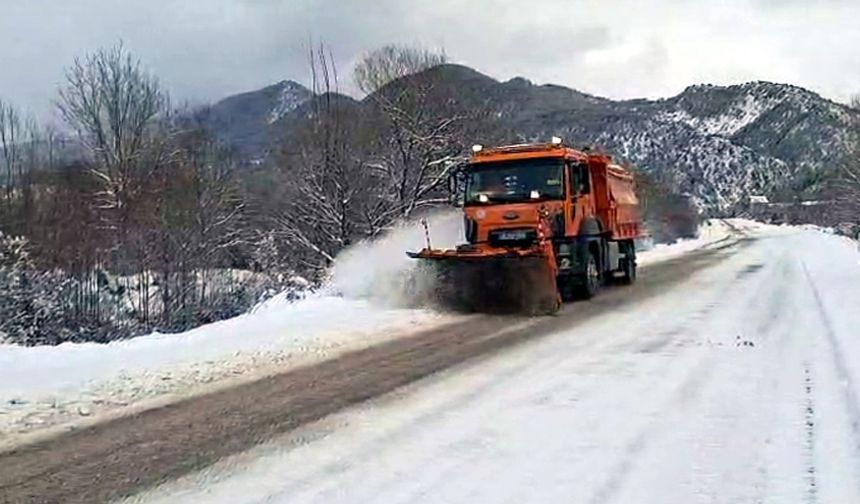 Beypazarı’nda Karla Mücadele Sürüyor, Yollar Açılıyor