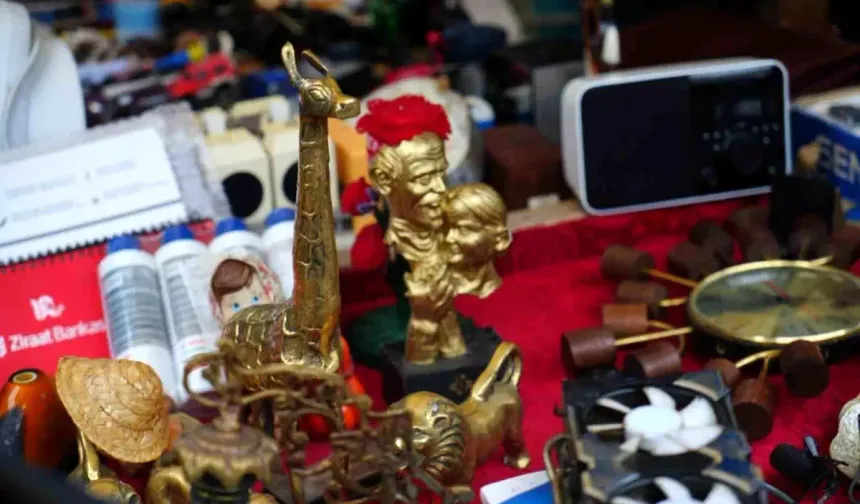 Ulus Bit Pazarı, Ankara’da Antika ve İkinci El Eşya Meraklılarını Ağırlıyor