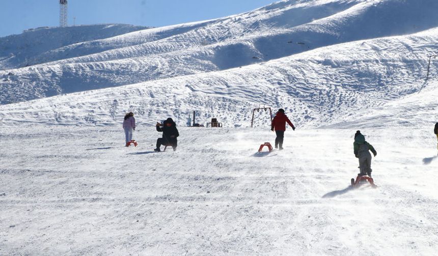 Elmadağ Beyaza Büründü: Kayak Sezonu Hareketlendi