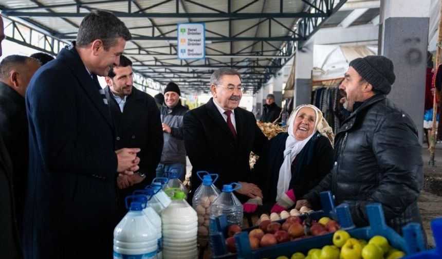 Karşıyaka Semt Pazarı'na Ziyaret: Yakup Odabaşı ve Levent Koç Sahada