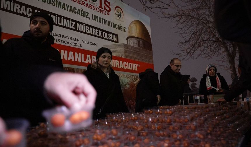 HAK-İŞ Miraç Kandili Dolayısıyla Hacı Bayram-ı Veli Camisi’nde Lokma Dağıttı