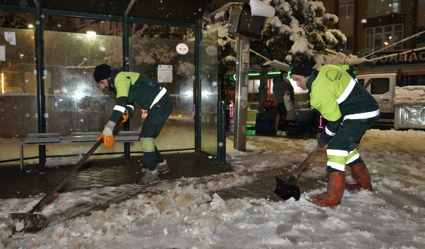 Keçiören’de Kar Mesaisi: 400 Personel Sahaya İndi