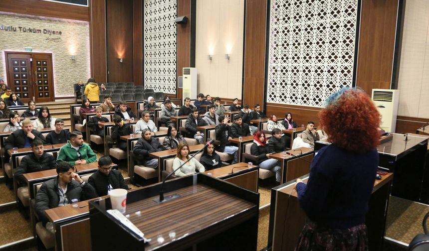 Keçiören’de Stajyerler Hayata Hazırlanıyor