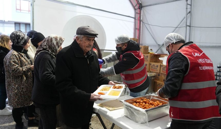 Keçiören Belediyesi’nden Binlerce Kişiye İftar Hizmeti