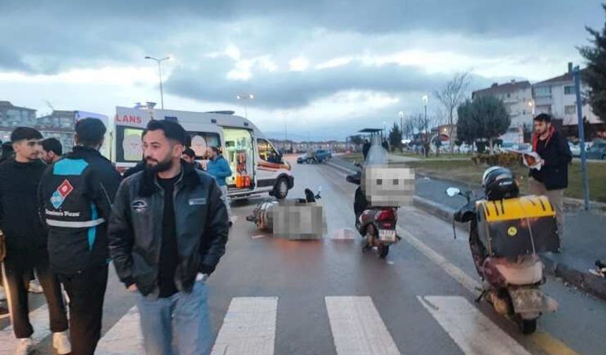 Sincan’da Kontrolünü Kaybeden Motokurye Yola Savruldu