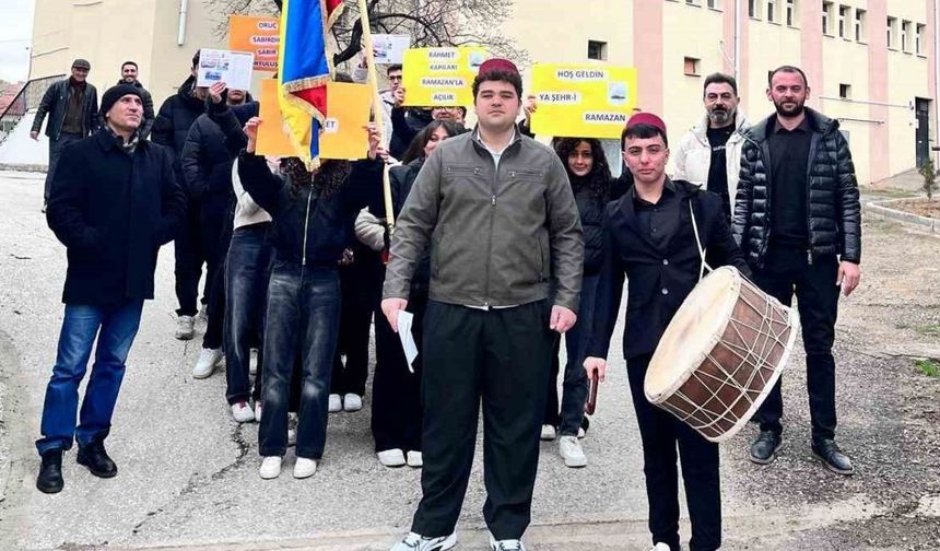 Şereflikoçhisar’da Davullu Manili Eski Ramazan Geleneği Yeniden Canlandırıldı