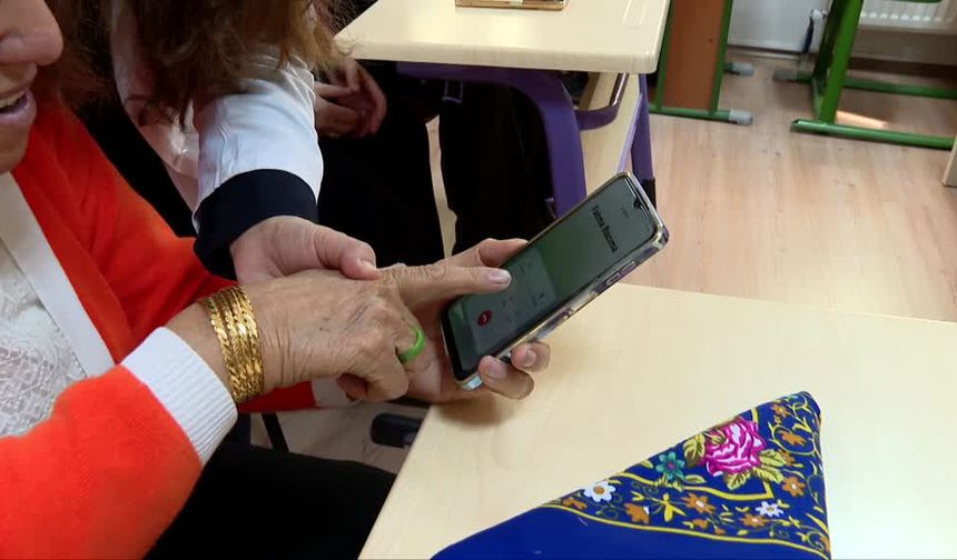 Altındağlı Kadınlara Ücretsiz Akıllı Telefon Eğitimi