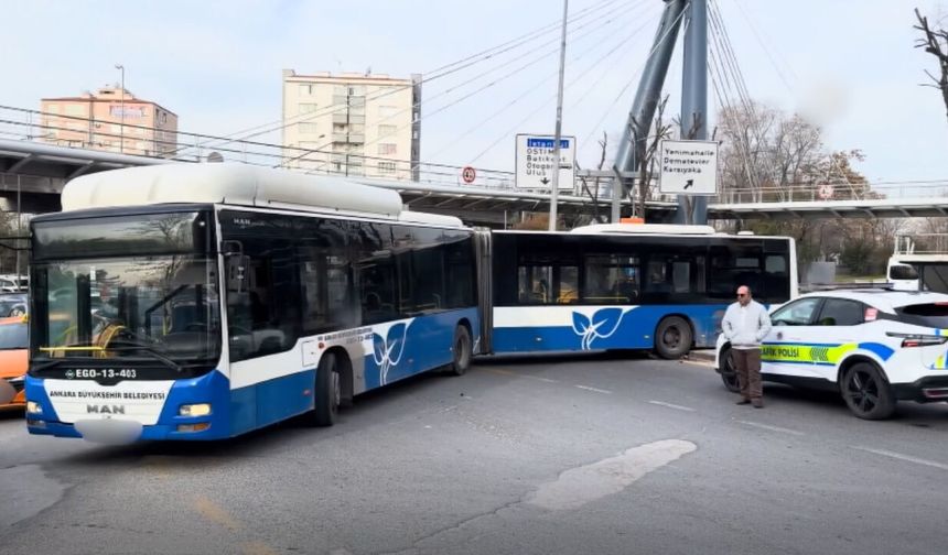 Ankara Yenimahalle’de Belediye Otobüsü Refüjde Asılı Kaldı
