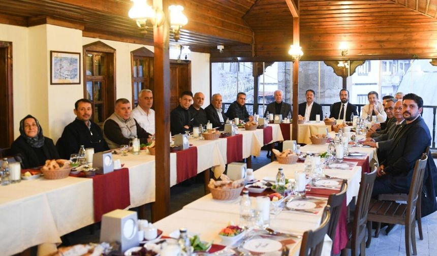 Beypazarı Belediye Başkanı Kasap Meclis Üyeleriyle İftarda Buluştu