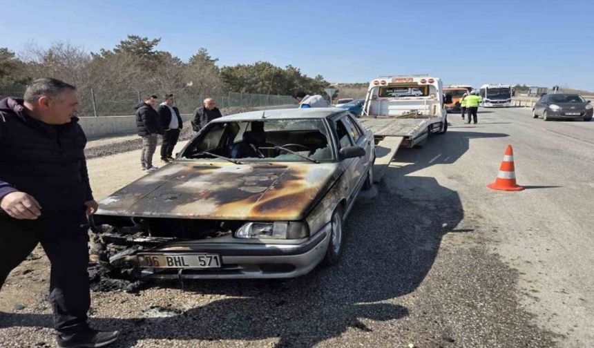 Elmadağ'da Seyir Halindeki Otomobil Alev Alev Yandı