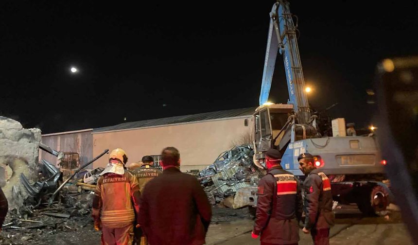 Ankara'da Korkutan Yangın, Hurdacılar Sitesinde 100 Araç Yandı