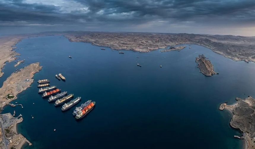 Hürmüz Boğazı Yeniden Kapatıldı: İran İki Petrol Tankerine El Koydu