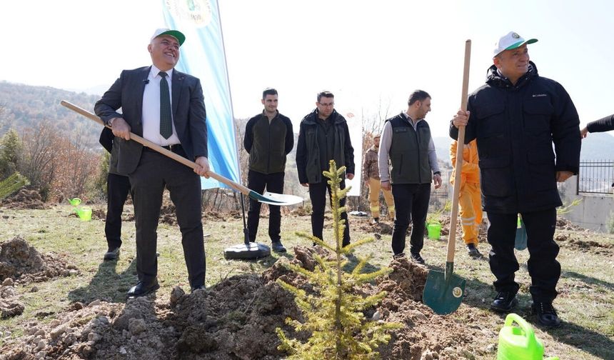 Kızılcahamam Belediye Başkanı Acar Öğrencilerle Fidan Dikti