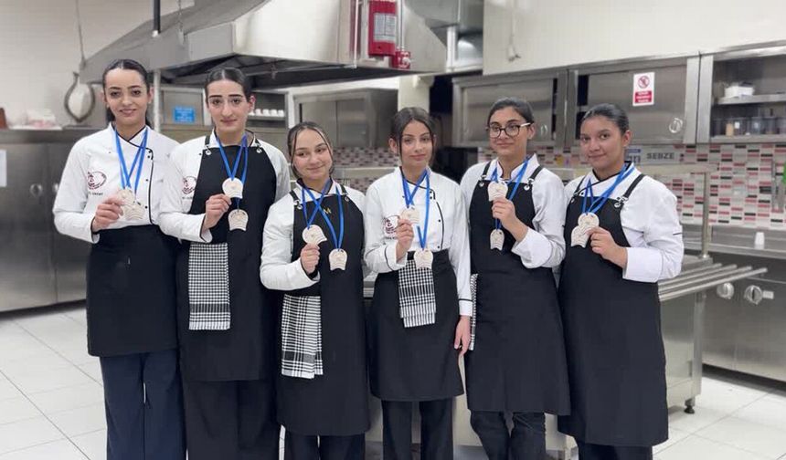 Altındağlı "Liseli Şefler" Hırvatistan’ı Fethetti, Ankara’ya 12 Madalya Geldi
