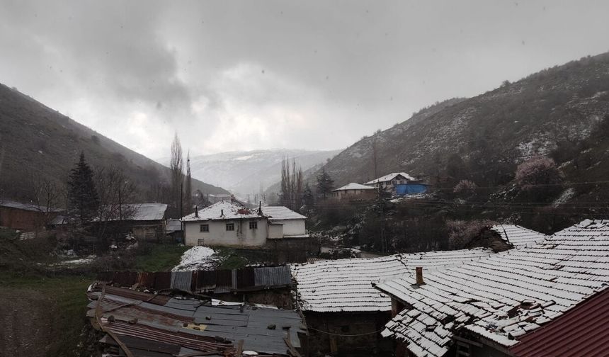 Ankara'da Nisan Sürprizi! Çubuk ve Akyurt Beyaza Büründü
