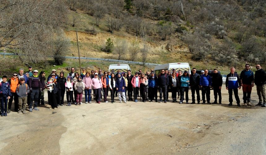 Beypazarı’nda Doğa Tutkunları Tekke Dağı’na Çıkartma Yaptı