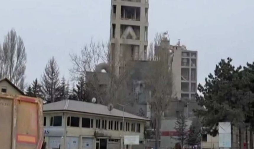 Elmadağ'da Çimento Fabrikasında Yangın Çıktı