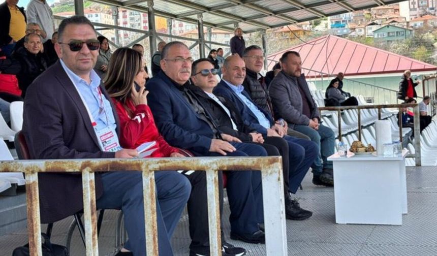 Kalecik’te Maça Protokol Desteği: Başkan ve Kaymakam Tribünde
