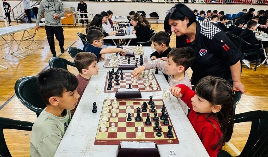 Nallıhan’da Okullararası Zeka Oyunları Turnuvasında Ödüller Verildi