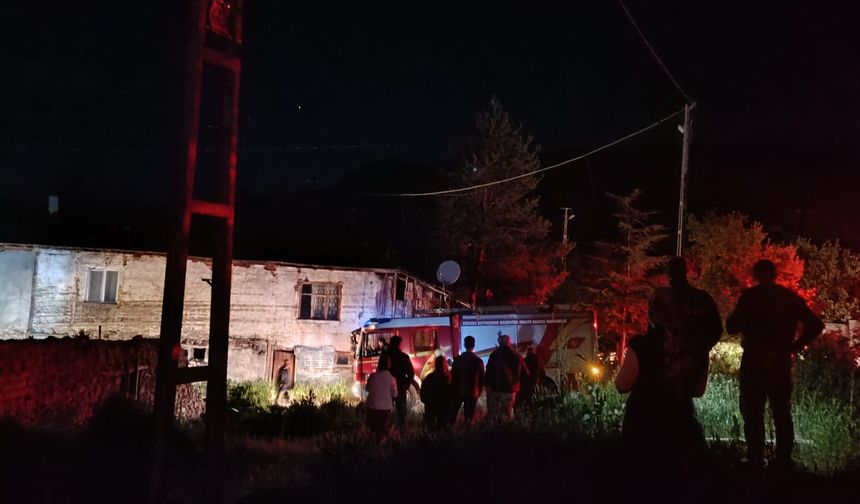 Çubuk'ta Müstakil Evde Çıkan Yangın Yan Evlere Sıçradı