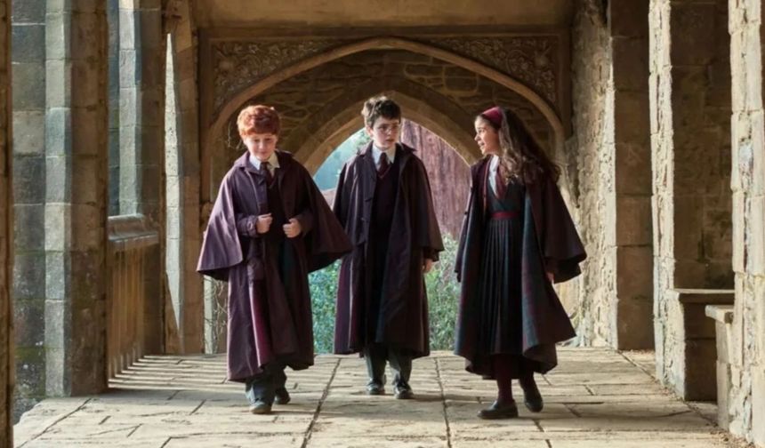 Yeni Harry Potter Dizisinde Sırlar Odası Hazırlığı Şimdiden Başladı