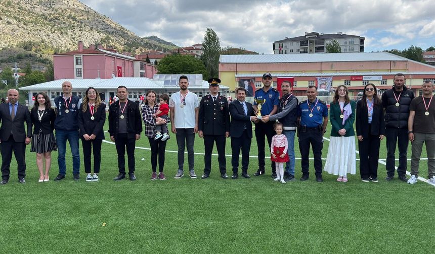 Nallıhan’da Kurumlar Arası Voleybol Turnuvasının Şampiyonu "Emniyet Gücü"