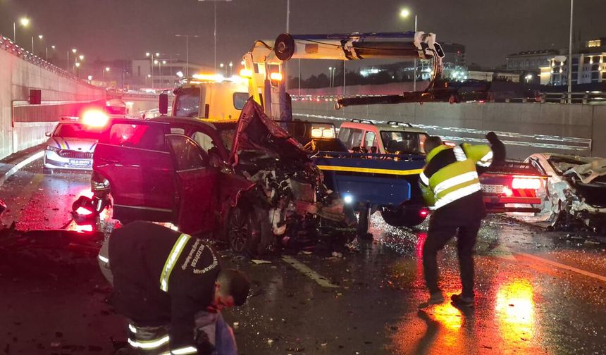 Ankara Pursaklar’da 4 Araç Birbirine Girdi: 8 Yaralı
