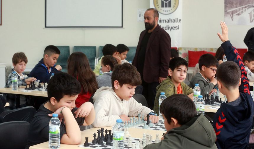 Yenimahalle'de Satranç Şampiyonlarına Ücretsiz Havuz ve Spor Üyeliği