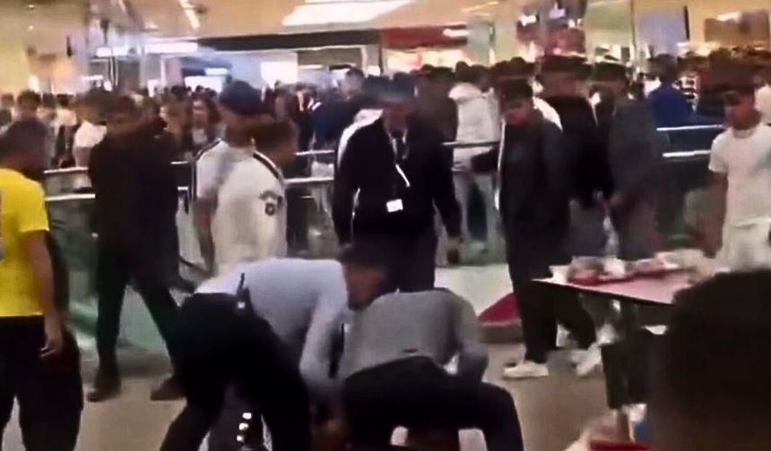 Yenimahalle’de AVM’de Bıçaklı Kavga: 2 Kişi Yaralandı