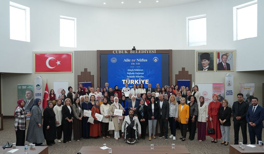 Çubuk'ta 9 Haftalık Aile Eğitimi Tamamlandı: 30 Kursiyere Belge