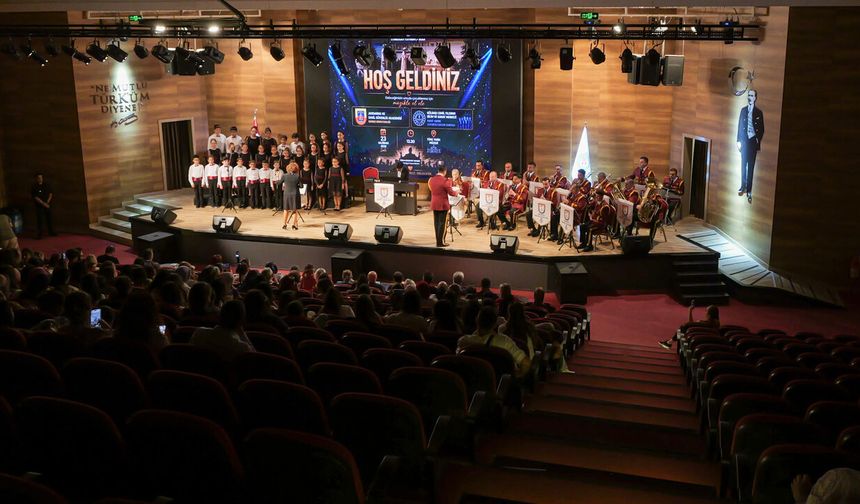 Etimesgut'ta Jandarma Bandosu ve Çocuk Korosu Aynı Sahnede Buluştu