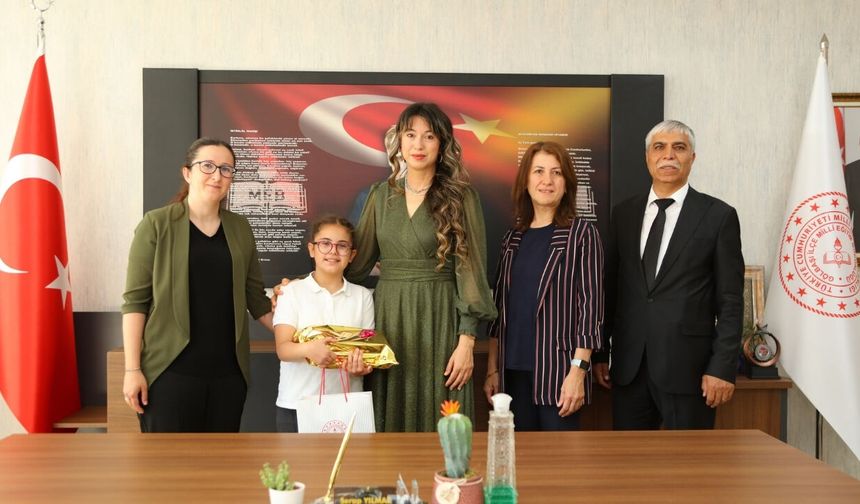 Gölbaşı Tek İlkokulu Öğrencisi Atıkları Sanata Dönüştürerek Ödül Aldı